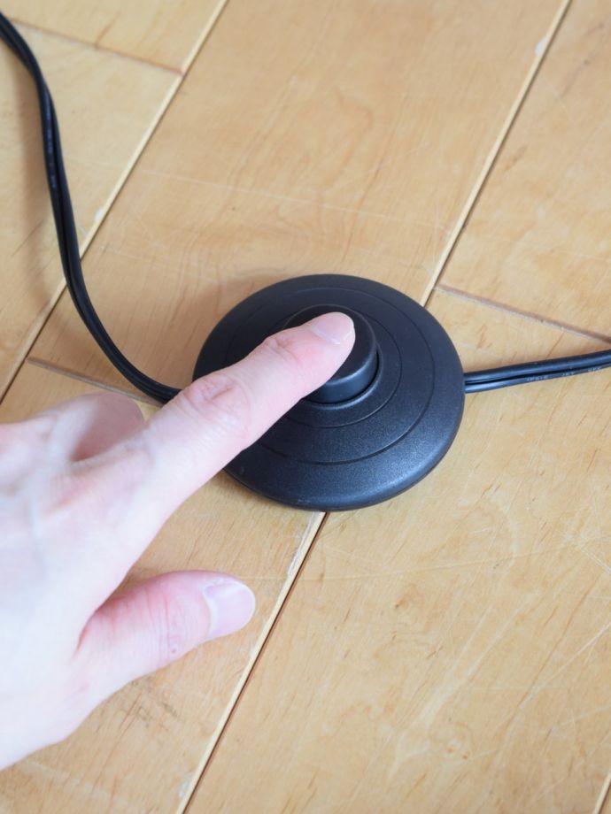 フロアランプのスイッチ