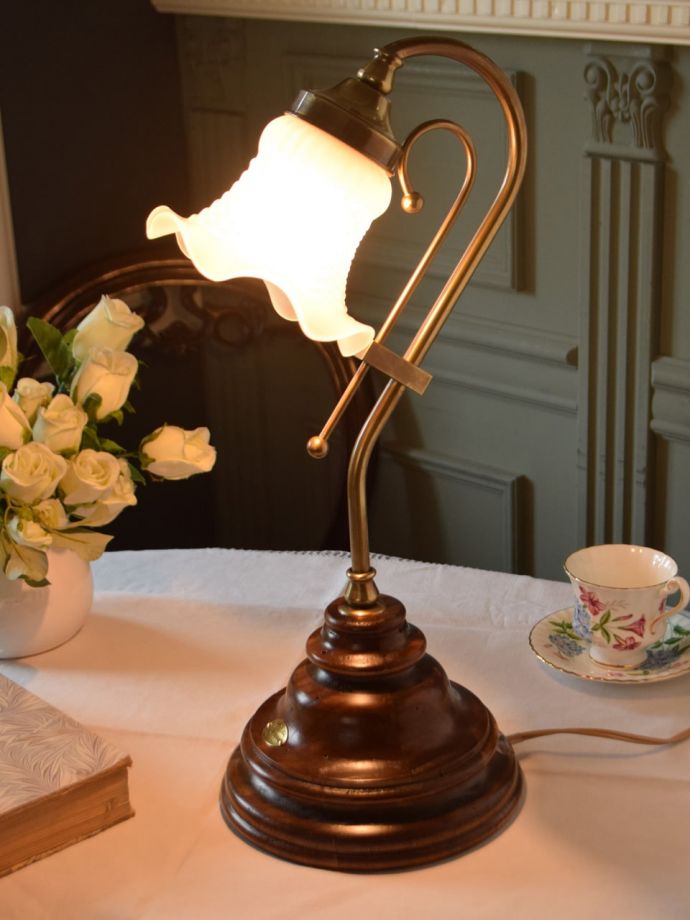イタリア生まれのテーブルランプ
