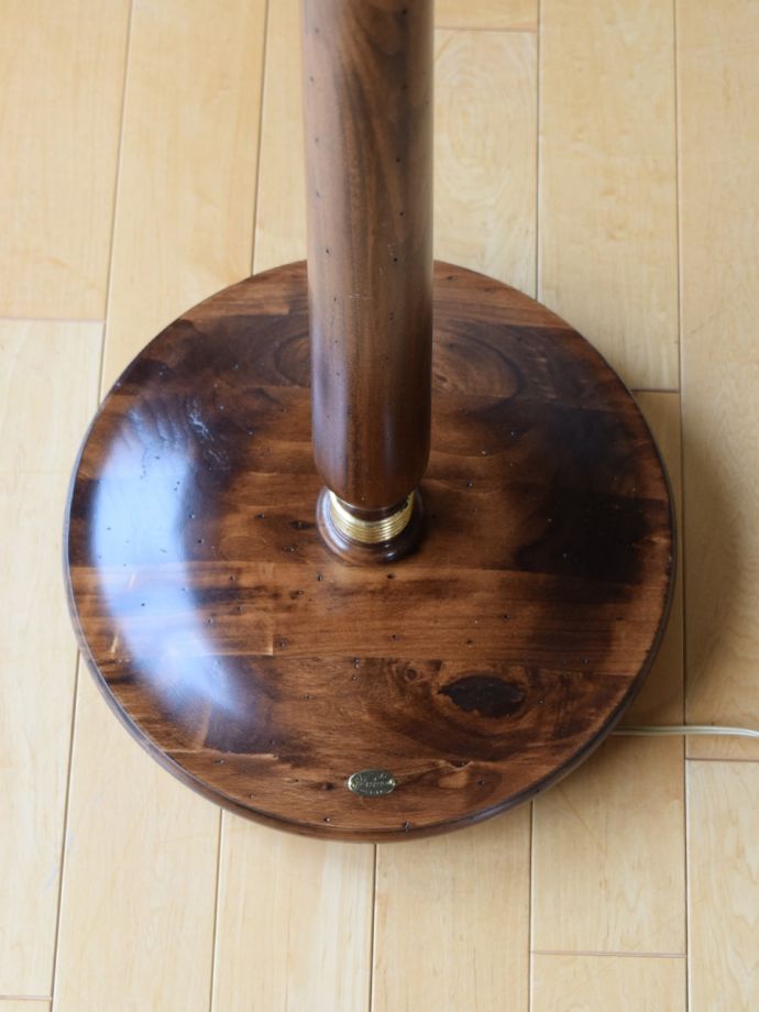 イタリアから届いたおしゃれなフロアランプ、アンティーク風の照明器具