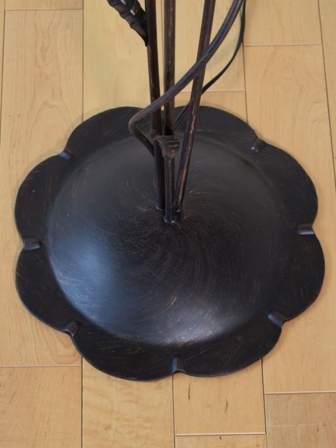 フロアランプの土台部分