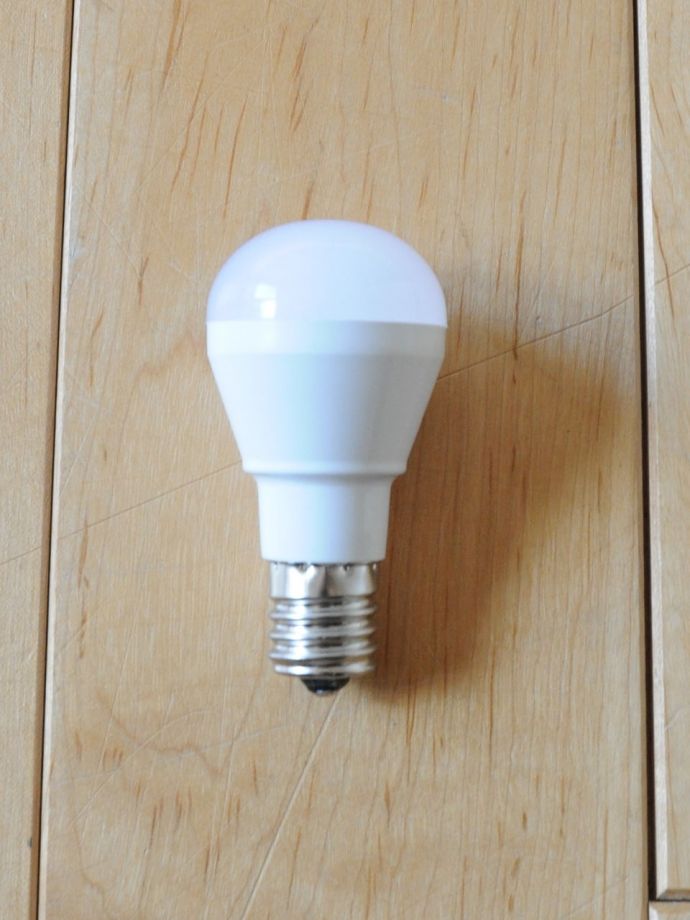 電球付きなので届いてすぐに使えます