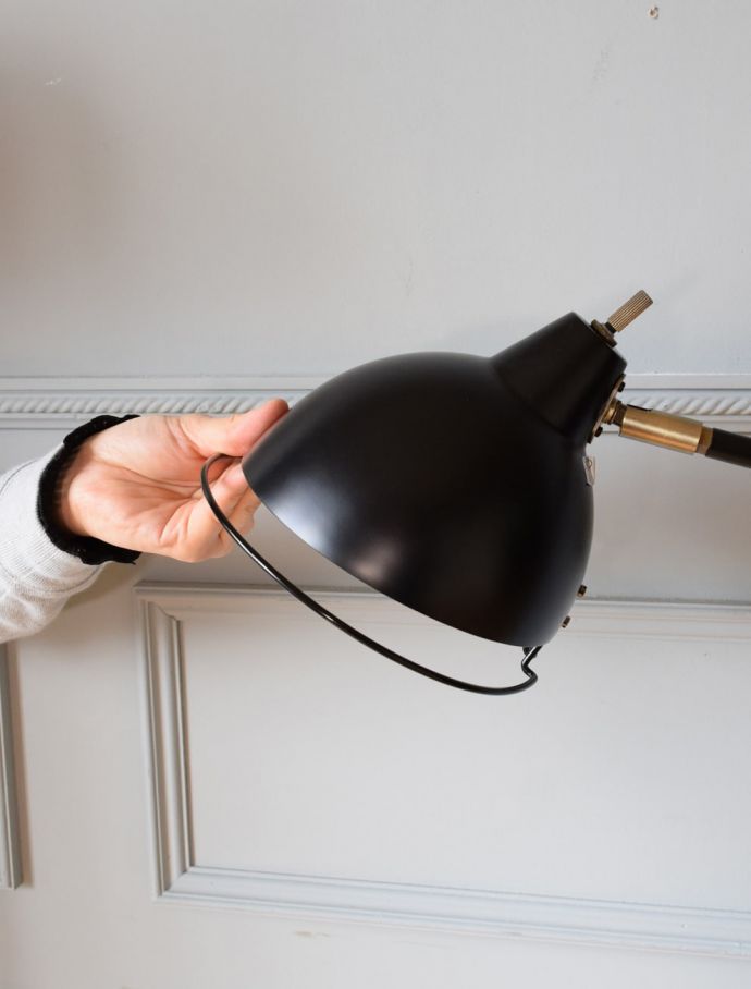 角度調整できるフロアランプ