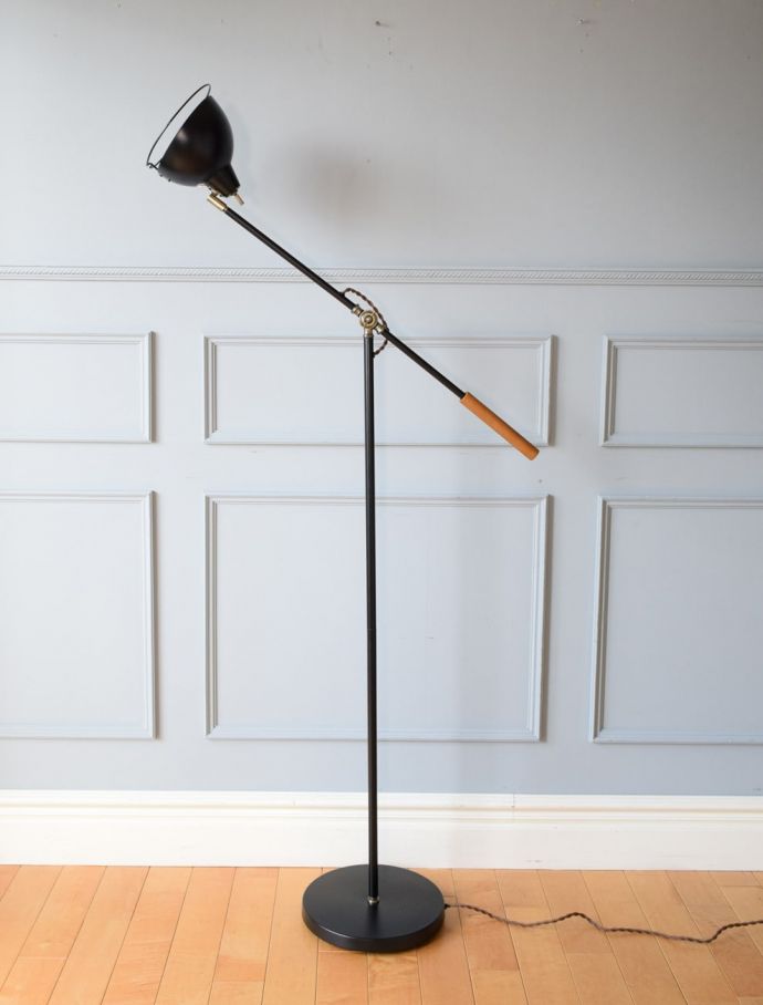 角度調整が出来るフロアランプ