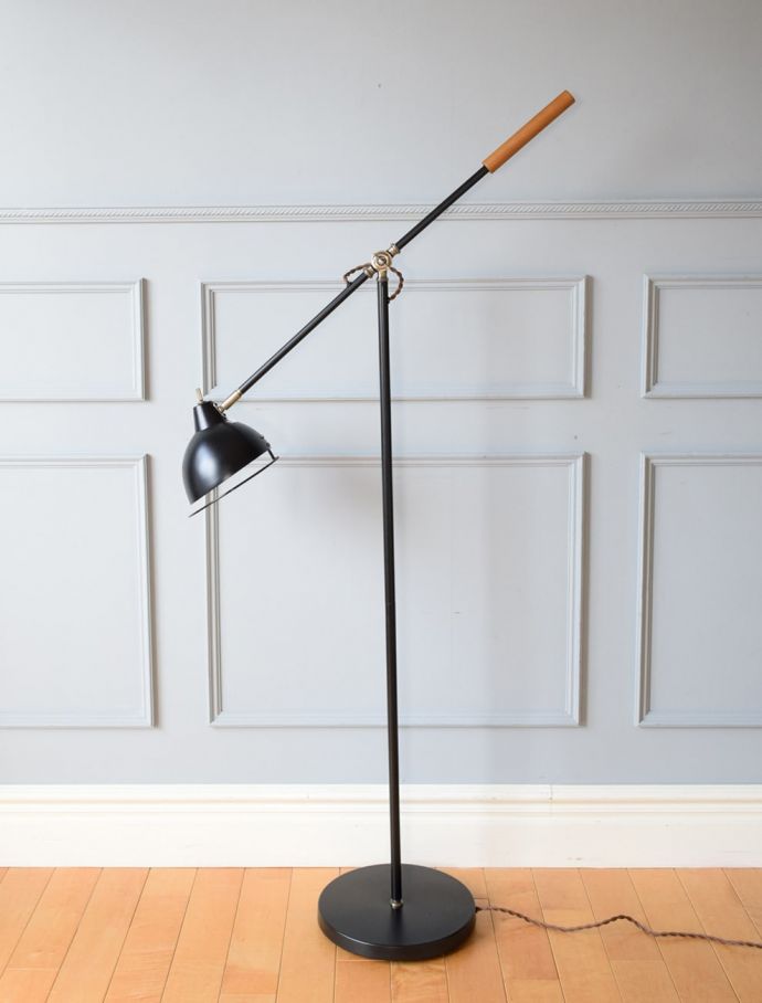 フロアランプの角度