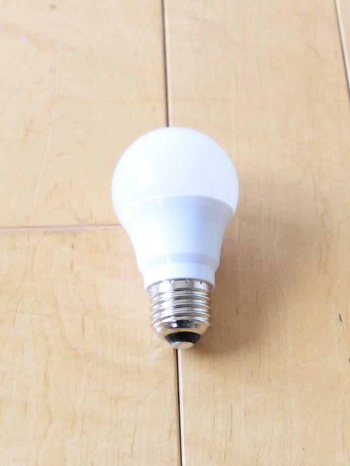 電球付きなので届いてすぐに使えます