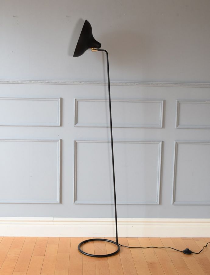 角度調整が出来るフロアランプ