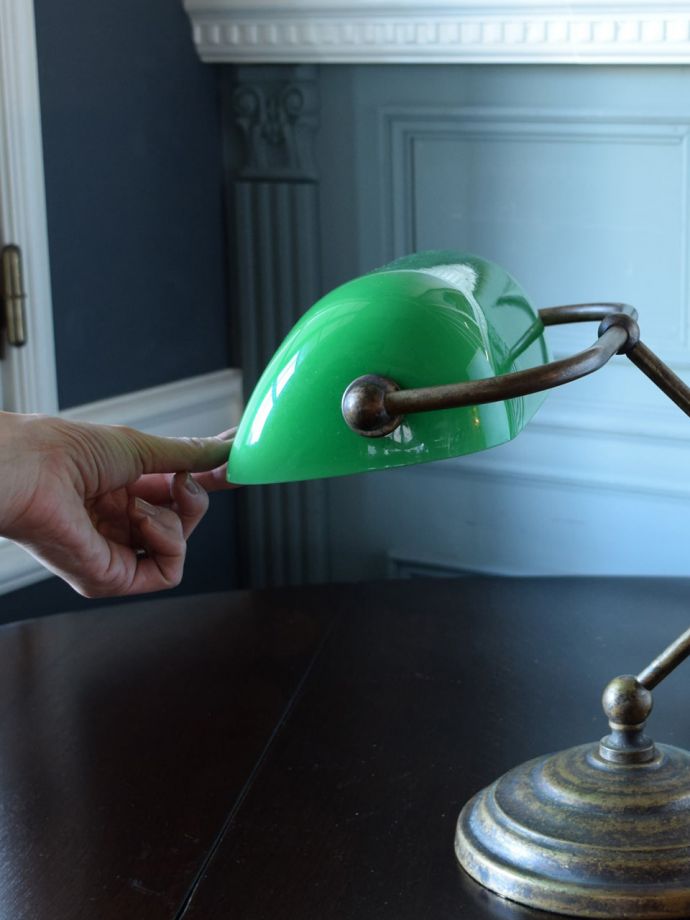 角度調整できるテーブルランプ