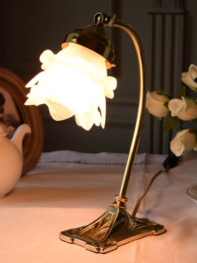 イタリア生まれのテーブルランプ