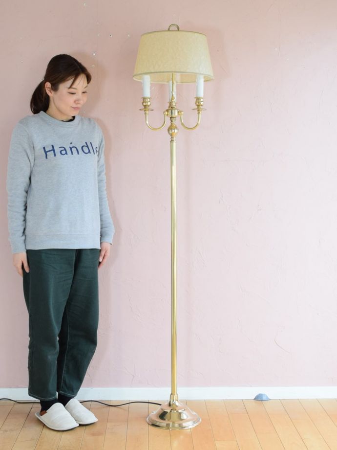 アンティーク風のフロアシャンデリア