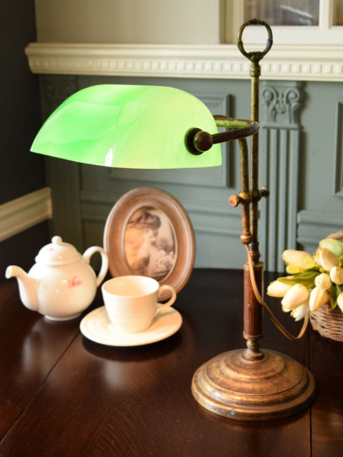 アンティーク調のデスクライト