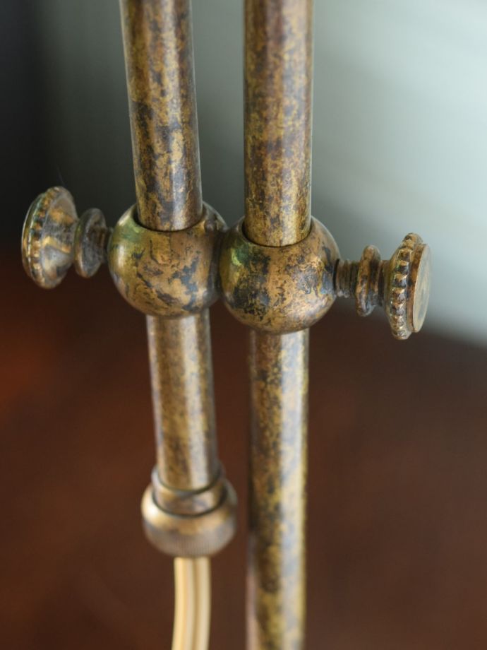 高さ調整できるテーブルランプ