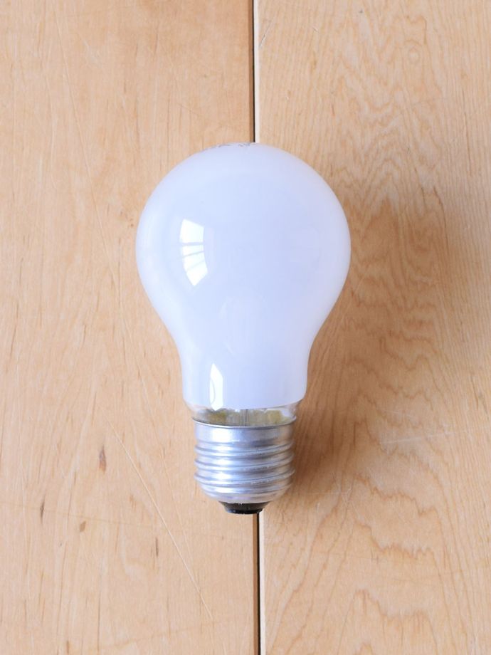 電球付きなので届いてすぐに使えます