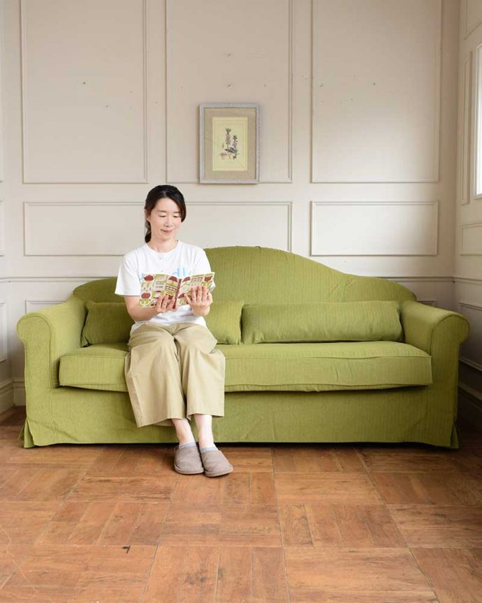 ゆったり座れる3人掛けのソファ