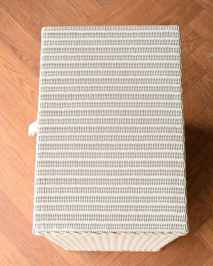 Handleオリジナル アンティーク風 ロイドルームのランドリーボックス、8色から選べるHandleオリジナルのロイドルーム。上から見ると・・・紙とワイヤーでしっかり編み上げてある座面は、長年、使用して頂けます。(hol-08)