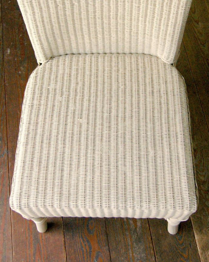 Handleオリジナル アンティーク風 ロイドルームの椅子、8色から選べるHandleオリジナルのロイドルームチェア(Morning)。クッションを外すと・・・紙とワイヤーでしっかり編み上げてある座面は、長年、使用して頂けます。(hol-01)