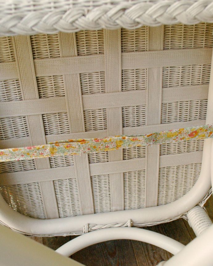 Handleオリジナル アンティーク風 ロイドルームの椅子、8色から選べるHandleオリジナルのロイドルームチェア(Morning)。しっかり固定クッションを固定する紐が付いているので、しっかり固定できます。(hol-01)