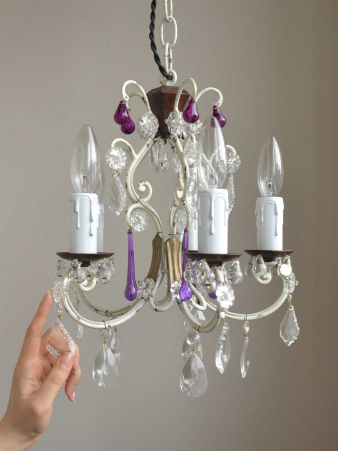 アンティーク風の照明、ガラスパーツのシャンデリア