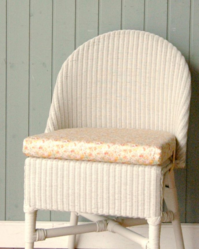 Handleオリジナル　アンティーク風　ロイドルームの椅子、8色から選べるHandleオリジナルのロイドルームチェア(Lunch)。丈夫さも魅力です籐の家具のようなしなやかさと美しさを持ちながら、湿気に強く、ささくれやきしみ、反りなどによる変形が少ないロイドルームは、100年経っても実用的に使える丈夫さも魅力です。(hol-02)