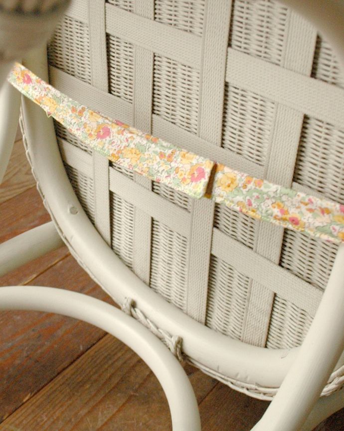 Handleオリジナル　アンティーク風　ロイドルームの椅子、8色から選べるHandleオリジナルのロイドルームチェア(Lunch)。しっかり固定クッションを固定する紐が付いているので、しっかり固定できます。(hol-02)