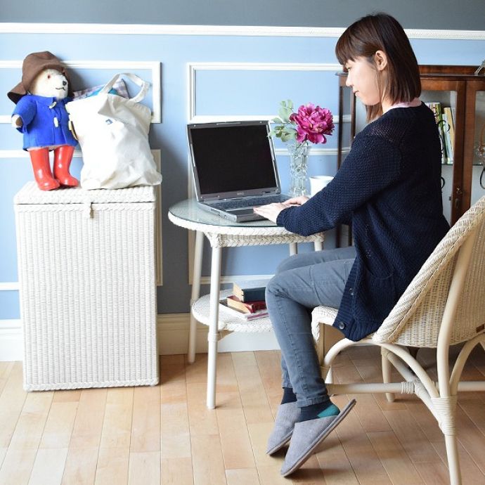 ロイドルームのサイドテーブル、8色から選べるHandleオリジナルの