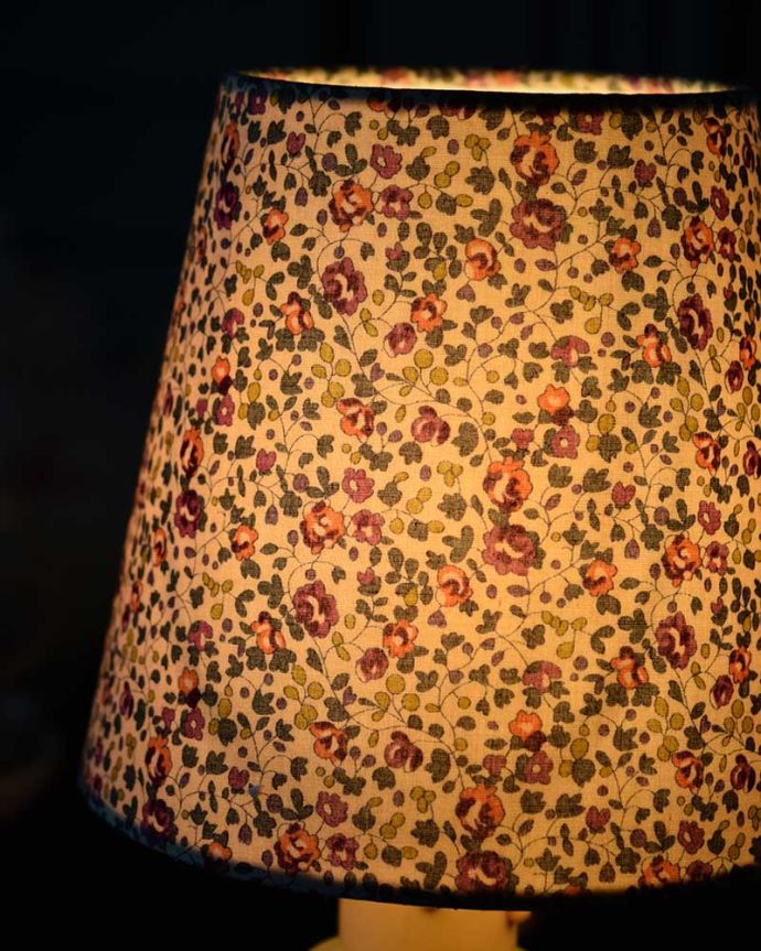 お花柄の布シェード