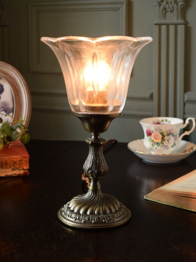 アンティークスタイルのスタンドライト