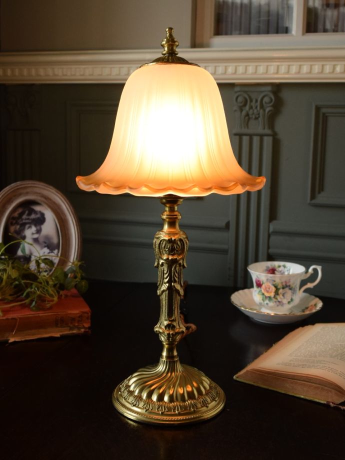 アンティークスタイルのスタンドライト