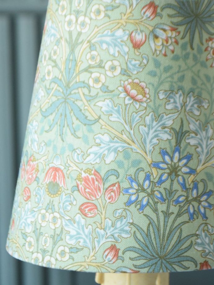 テーブルランプのオシャレなシェード