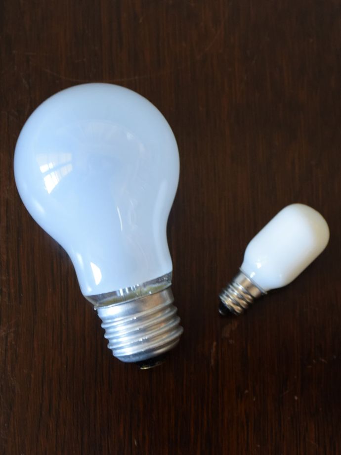 テーブルランプの電球