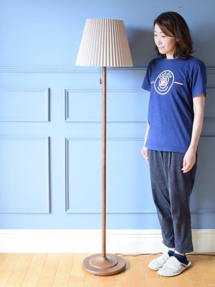 アンティーク風のフロアスタンド