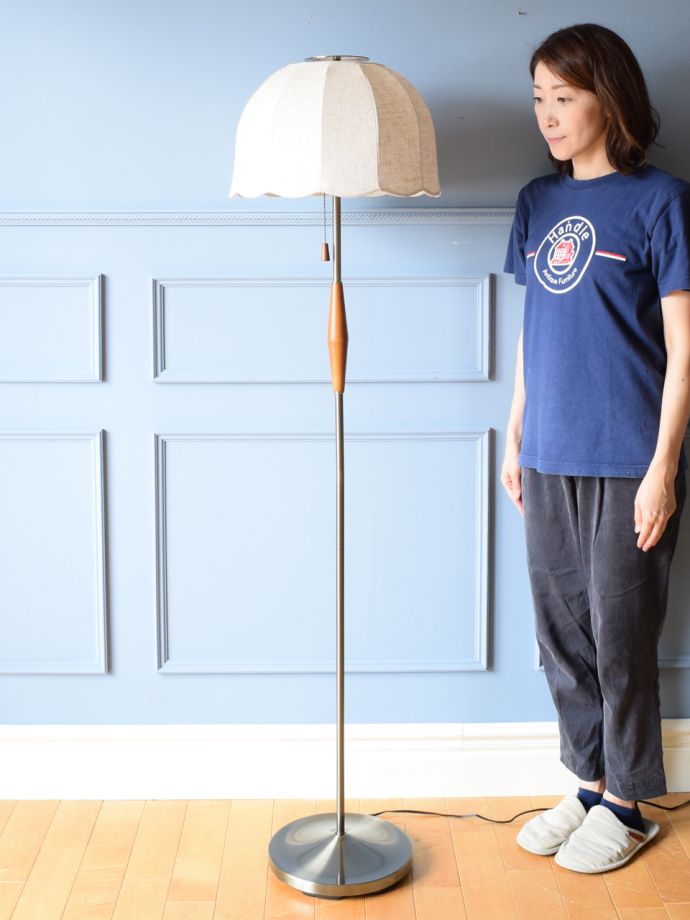 アンティーク風のフロアスタンド