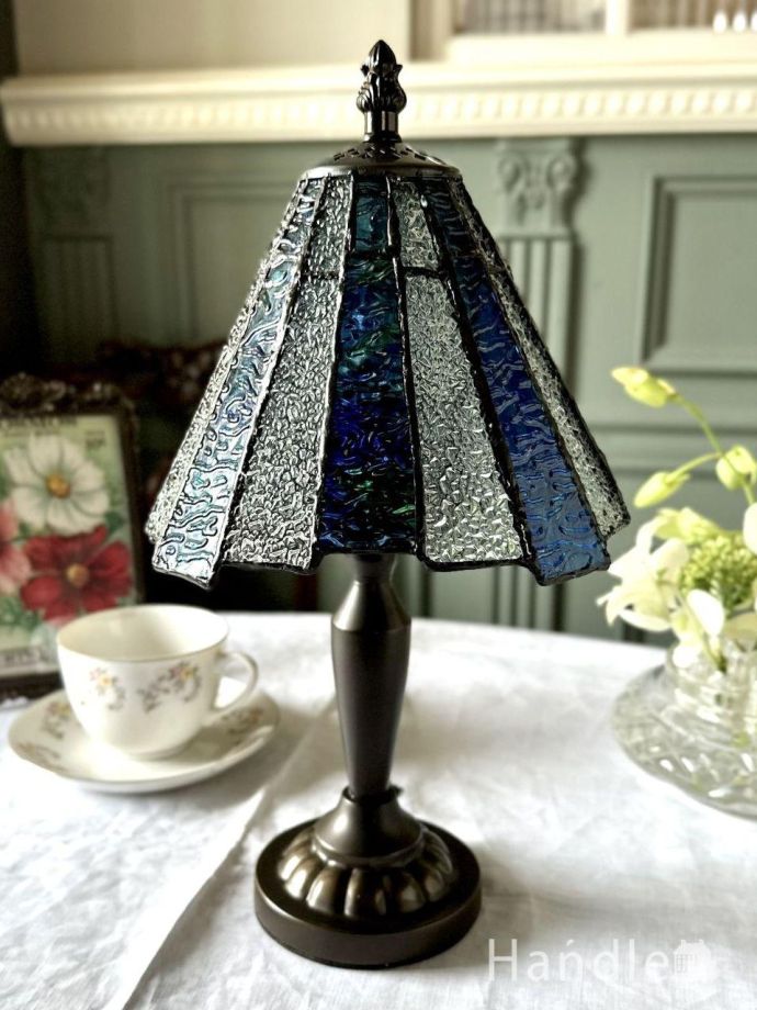 アールデコ調のステンドグラスのシェード、アンティーク調のおしゃれな