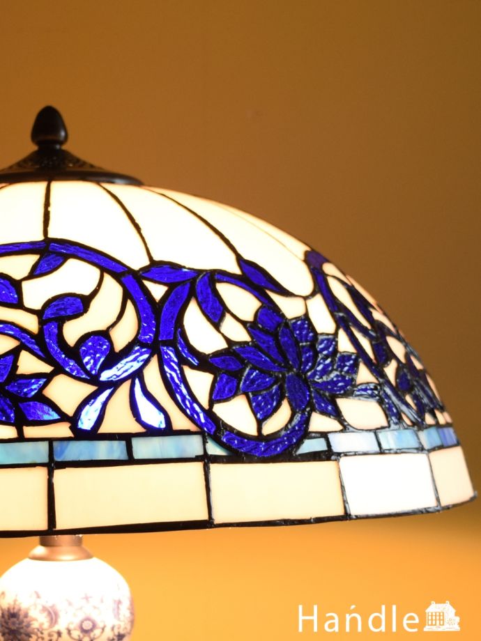 ステンドグラスのシェードは・・・