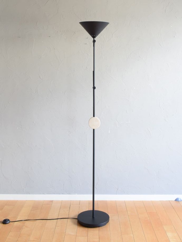 角度調整が出来るフロアランプ