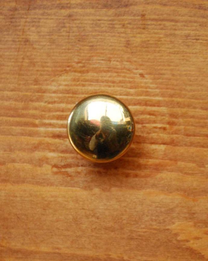 取っ手・ハンドル　住宅用パーツ　毎日使う取っ手をオシャレに･･･キラッと輝く真鍮製の取っ手（S）。キラッと輝く真鍮の取っ手高級感が漂うゴールド色の真鍮製の取っ手。(u-501-v)