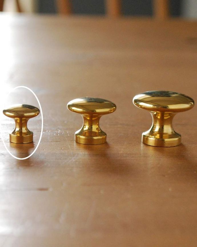 取っ手・ハンドル　住宅用パーツ　毎日使う取っ手をオシャレに･･･キラッと輝く真鍮製の取っ手（S）。Sサイズです同じ形で3種類の大きさがあります。(u-501-v)