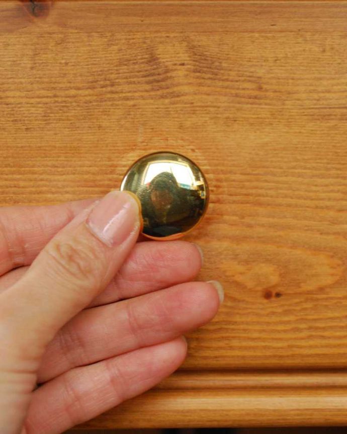 取っ手・ハンドル　住宅用パーツ　毎日使う取っ手をオシャレに･･･キラッと輝く真鍮製の取っ手（L）。大きさはコレくらいです。(u-503-v)