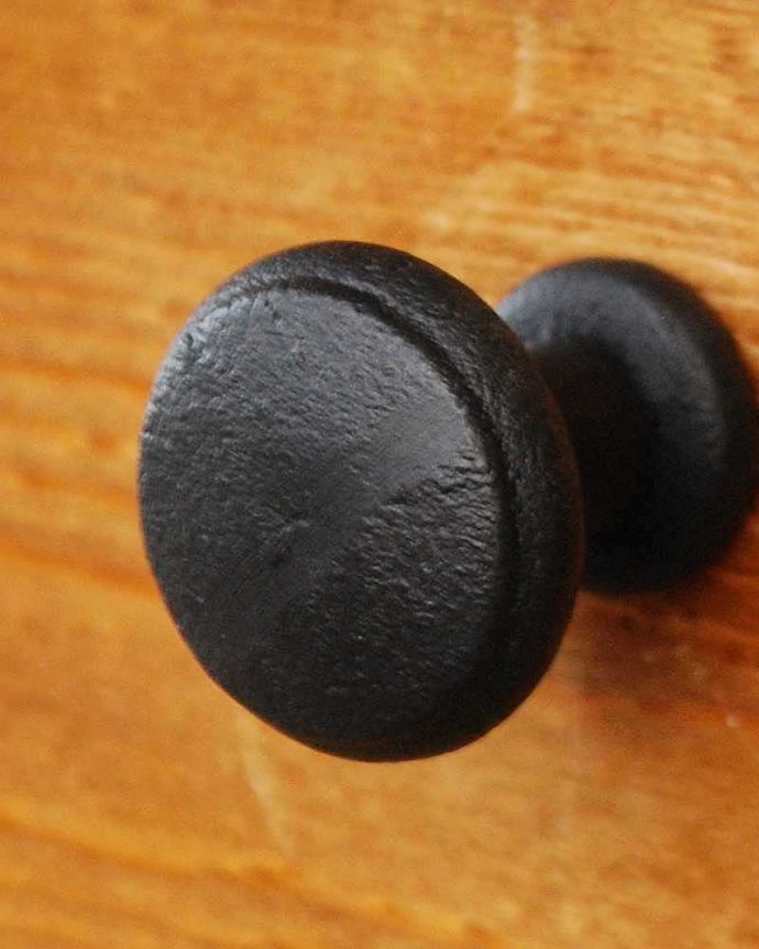 取っ手・ハンドル　住宅用パーツ　真鍮を黒く染めた取っ手、つまみ（ブラックブラス・S）。重厚感漂うアンティーク風の取っ手真鍮を黒染め加工したオシャレなデザインの取っ手。(u-504-v)