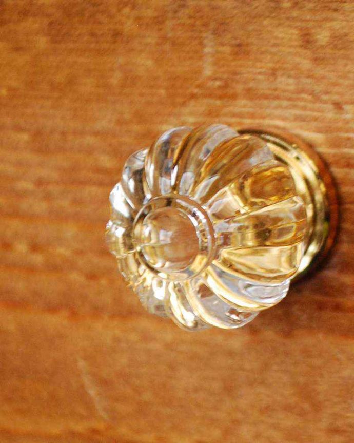 取っ手・ハンドル　住宅用パーツ　お花のようなアクリル取っ手（S）。キラッと輝くアクリル取っ手お花の様なかたちが可愛いんです。(u-508-r)