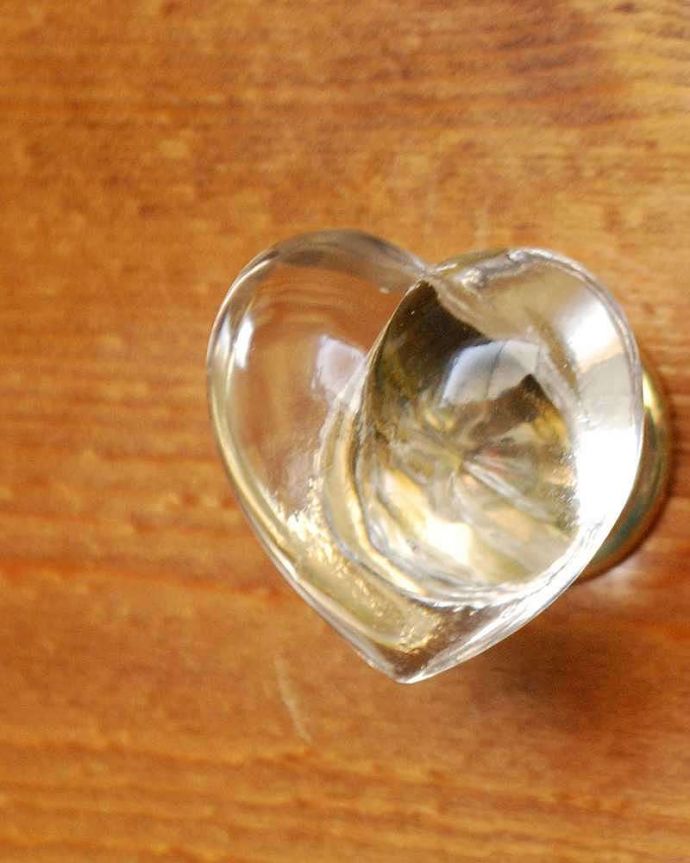 取っ手・ハンドル　住宅用パーツ　毎日使う持ち手をちょっとおしゃれに、きらきら輝くガラスノブ（ハート）。キラッと輝くハートの形女子力が高いハートの形をした取っ手。(u-521-v)