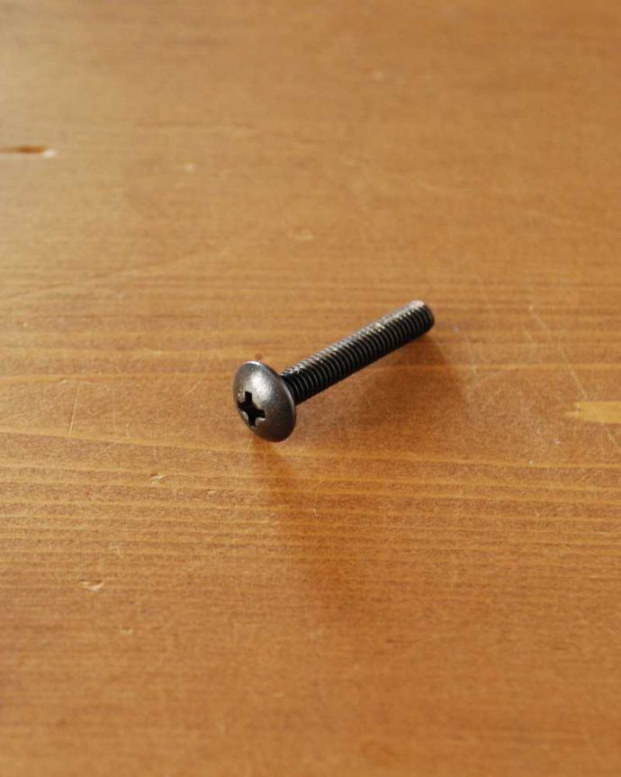 取っ手・ハンドル 住宅用パーツ アンティーク風に仕上げた真鍮の取っ手、お洒落なドロップ形のノブ。取り付けもカンタンビスで留めるだけで、誰でも簡単に交換出来ます。(u-530)