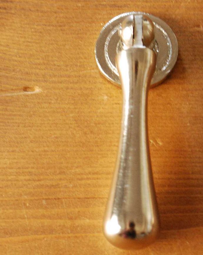 取っ手・ハンドル 住宅用パーツ アンティーク風に仕上げた真鍮の取っ手、お洒落なドロップ形のノブ。ドロップタイプのお洒落な取っ手アンティーク風の真鍮製の取っ手。(u-530)