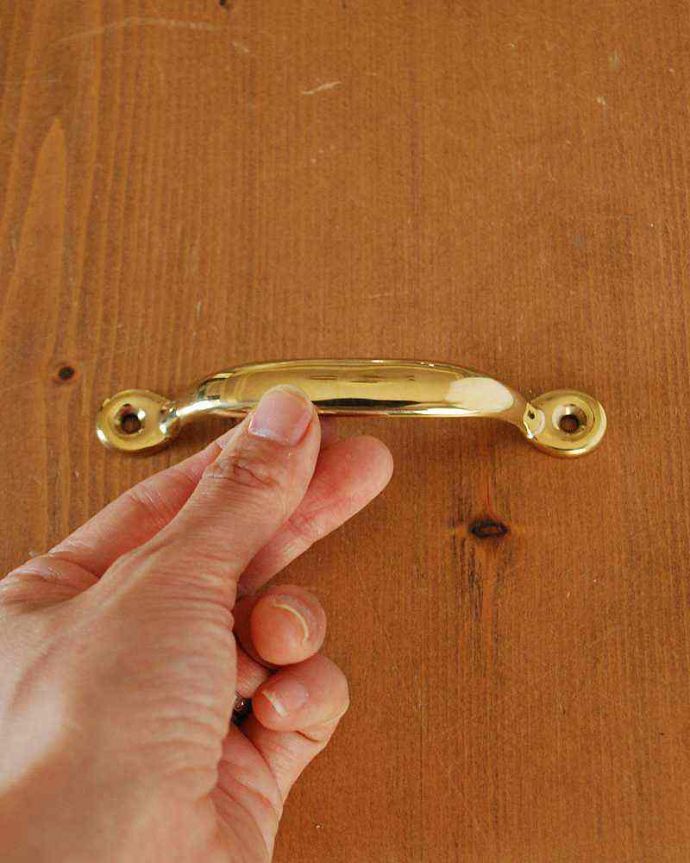 取っ手・ハンドル　住宅用パーツ　高級感漂う真鍮製のハンドル取っ手(ラウンドタイプ・ビスセット)。大きさはコレくらいです。(u-607-r)