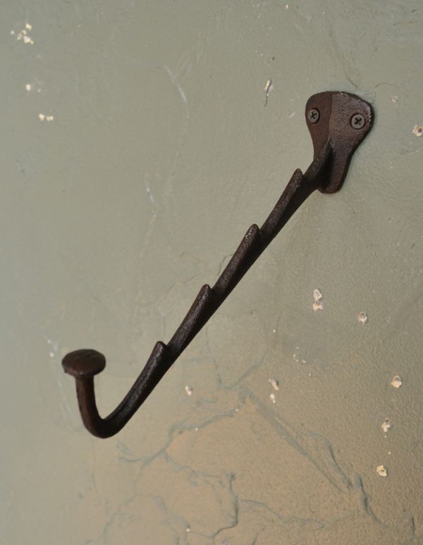 フック・フックボード　住宅用パーツ　アイアン製ウォールフック（クロースラックフック）BLACK。アイアンをアンティーク風に仕上げたデザインです。(u-755)