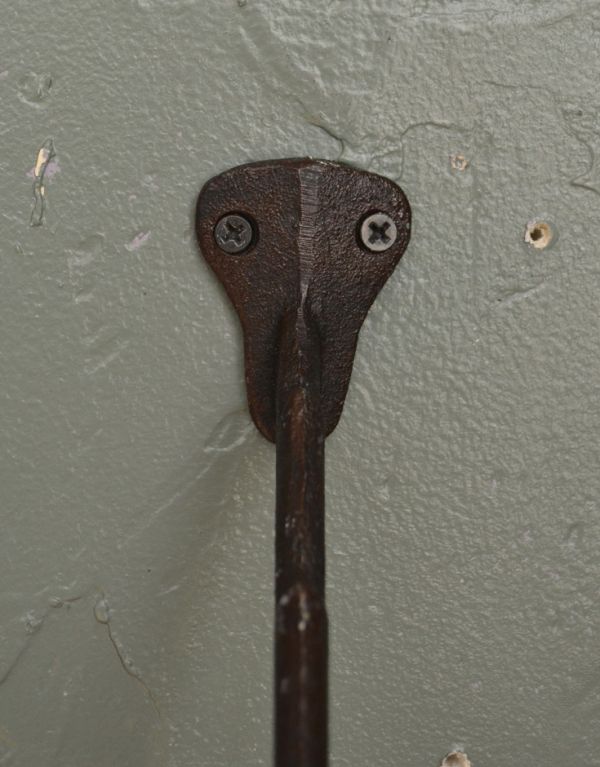 フック・フックボード　住宅用パーツ　アイアン製ウォールフック（クロースラックフック）BLACK。壁にビスと留めてお使い下さい。(u-755)