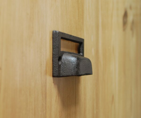 取っ手・ハンドル　住宅用パーツ　アンティーク風、アイアン製家具用ネームホルダー（取っ手）。横から見るとこんな感じです。(u-764)