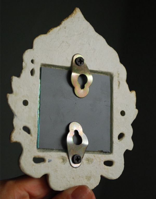 フック・フックボード　住宅用パーツ　アイアン製アンティーク風WHミラーフック（正方形）。裏はこのようになっています。(u-768)