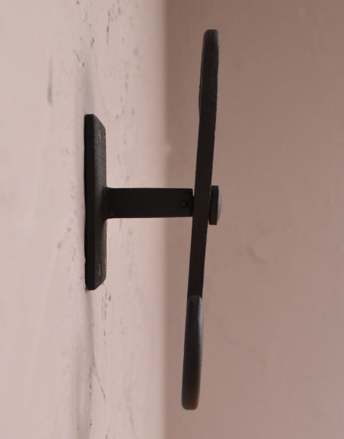 カーテンフックの側面