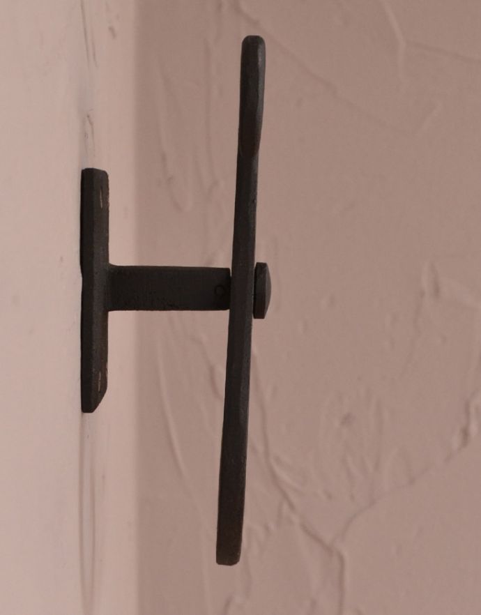 カーテンフックの側面