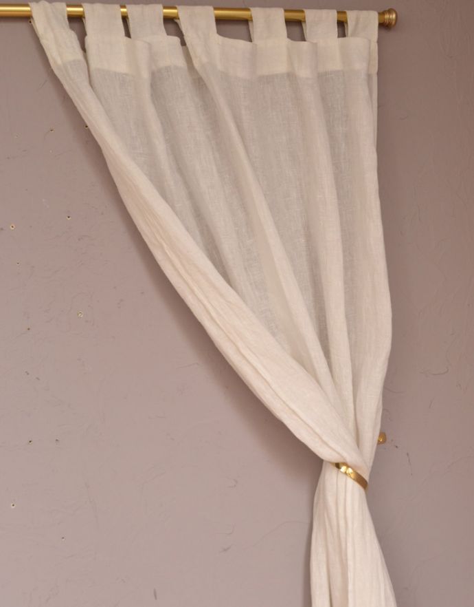 ファブリック（布）雑貨　インテリア雑貨　真鍮製のカーテンフック、ＨＯＬＤ　ＢＡＣＫＳ （ゴールド・Ｒ）。サイズは小さくてもフックの部分が大きめなのでたっぷり掛けられます。(u-785R)